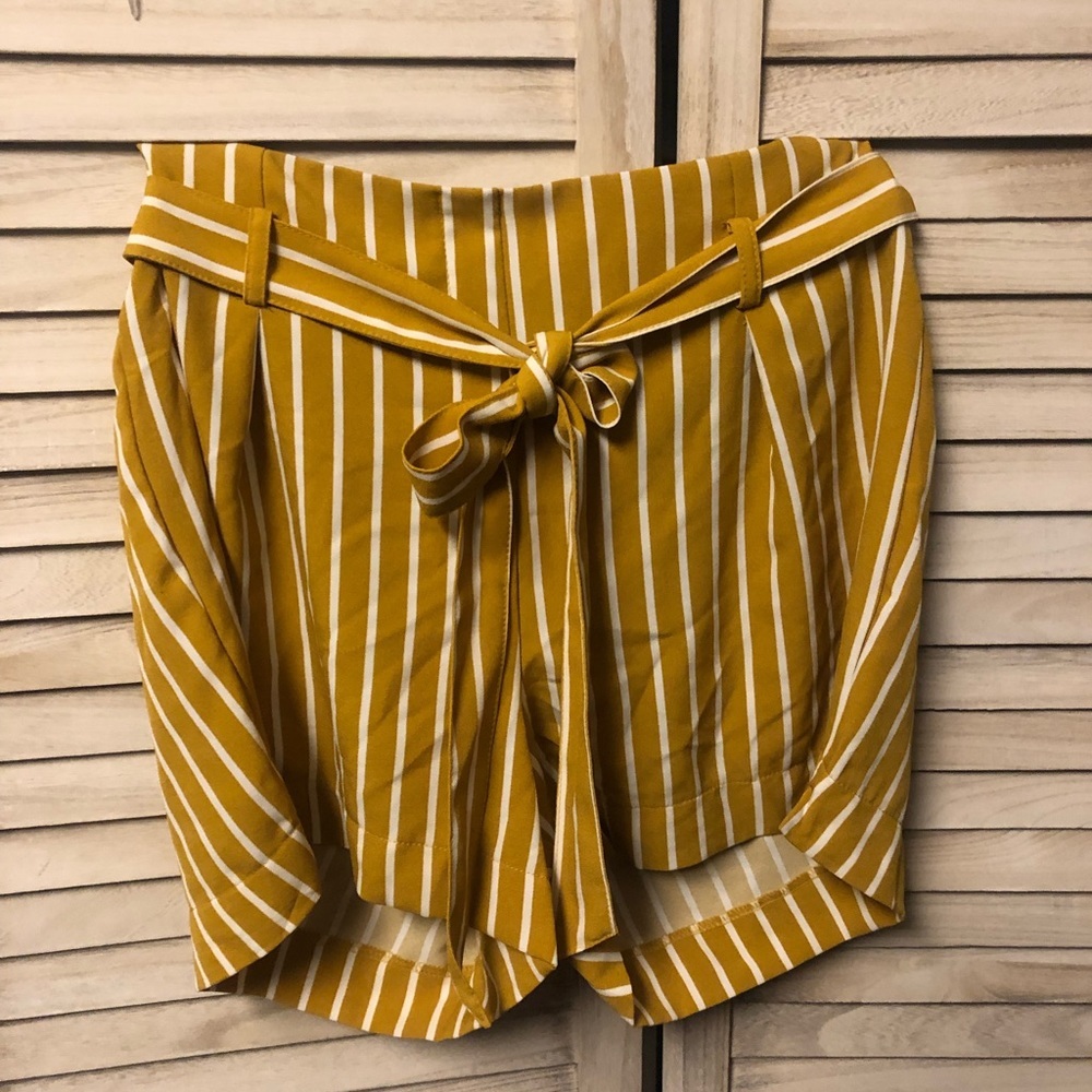 NWOT mosaic & co shorts